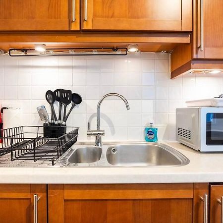 Stylish Studio In Leicester Square Лондон Екстериор снимка
