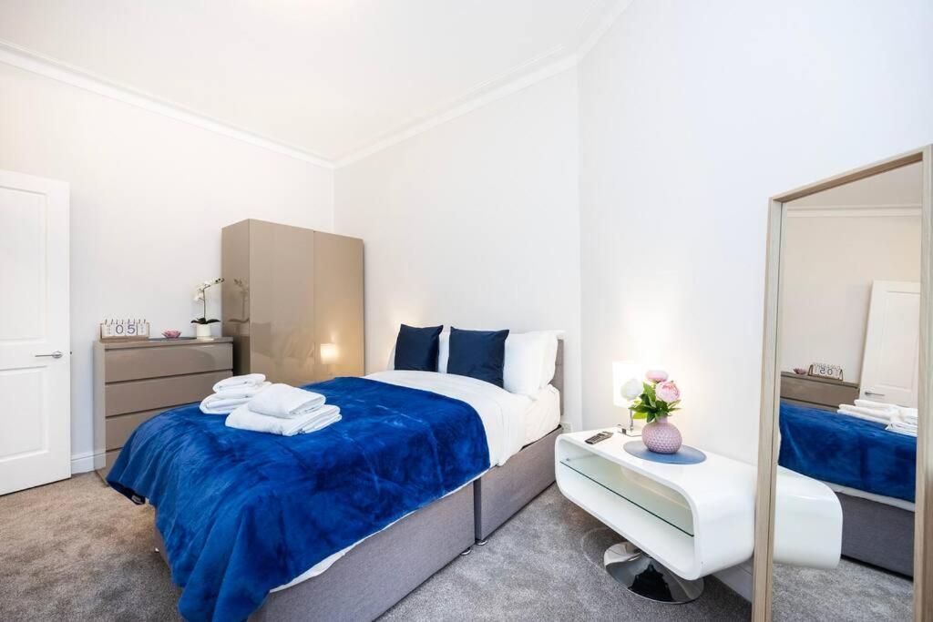 Stylish Studio In Leicester Square Лондон Екстериор снимка