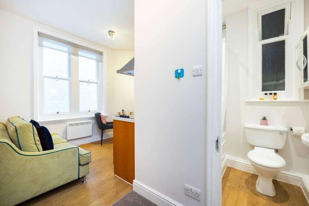 Stylish Studio In Leicester Square Лондон Екстериор снимка