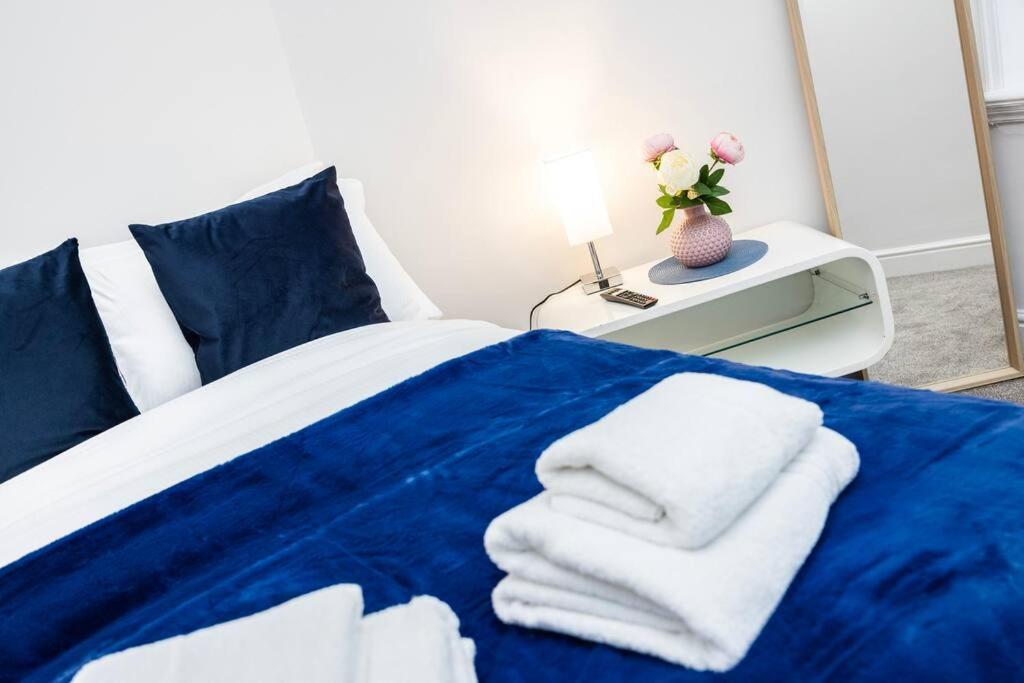 Stylish Studio In Leicester Square Лондон Екстериор снимка
