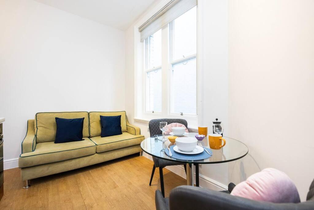Stylish Studio In Leicester Square Лондон Екстериор снимка