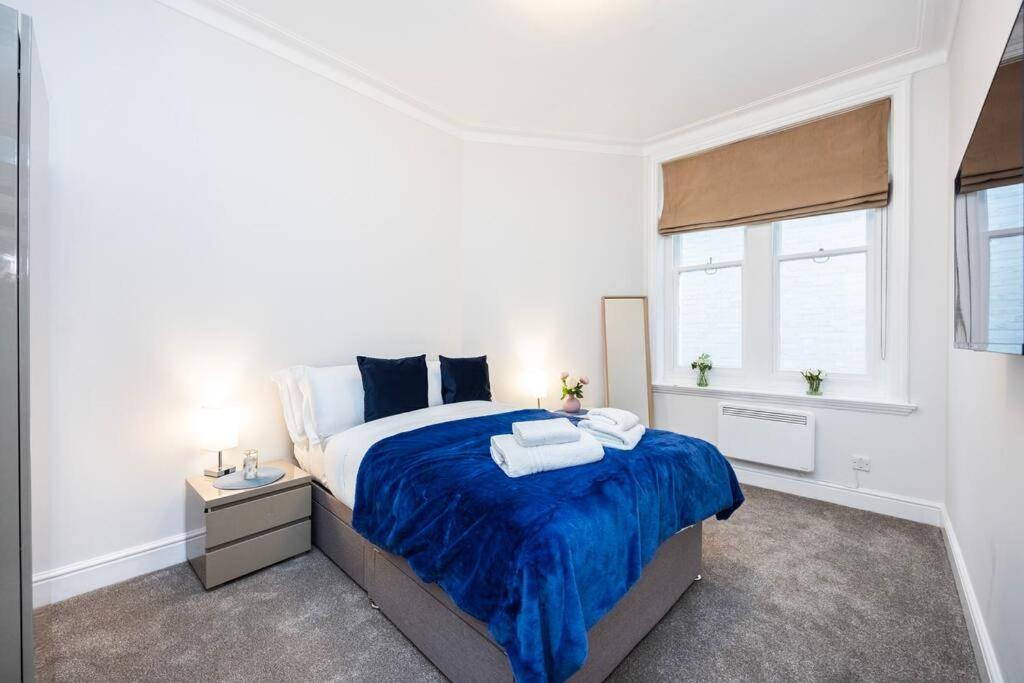 Stylish Studio In Leicester Square Лондон Екстериор снимка